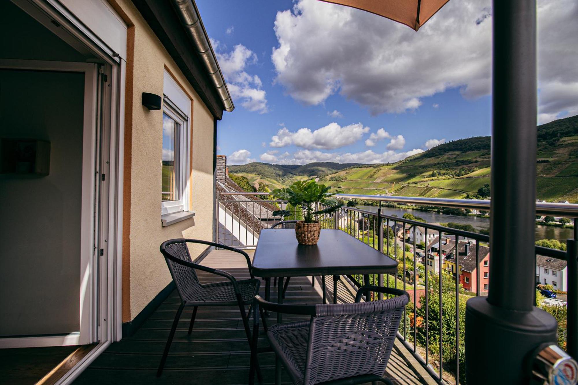 Sky Apartment, Blick Zur Mosel, Grosser Balkon, Kaffeemaschine, Smart Tv Zell an der Mosel Eksteriør bilde